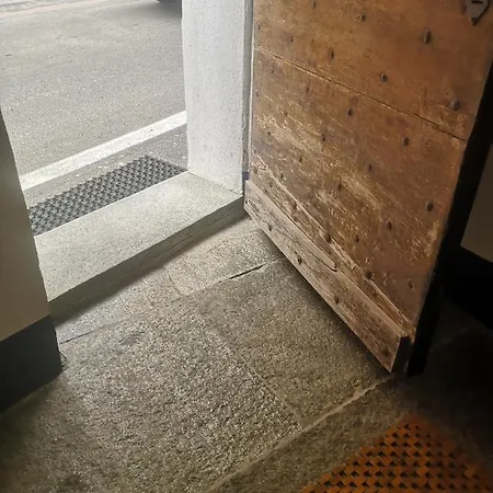 Angolo Nally * 몬도비